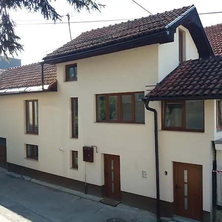 Iman Apartman *