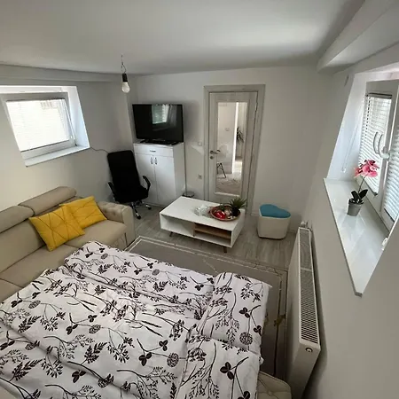 Iman Apartman